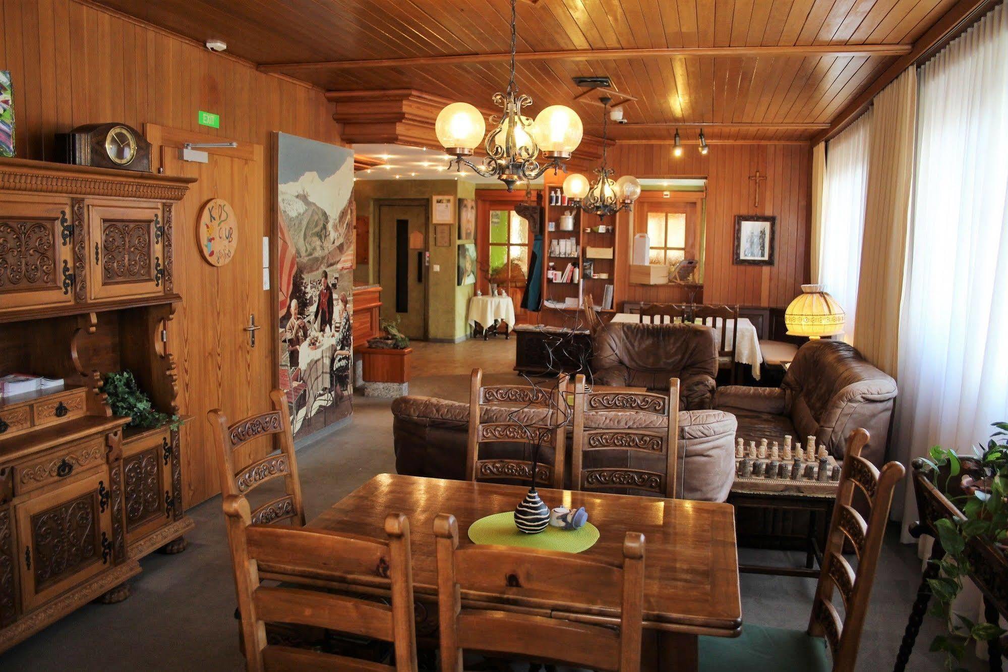 סאס פה Swiss Family Hotel Alphubel מראה חיצוני תמונה