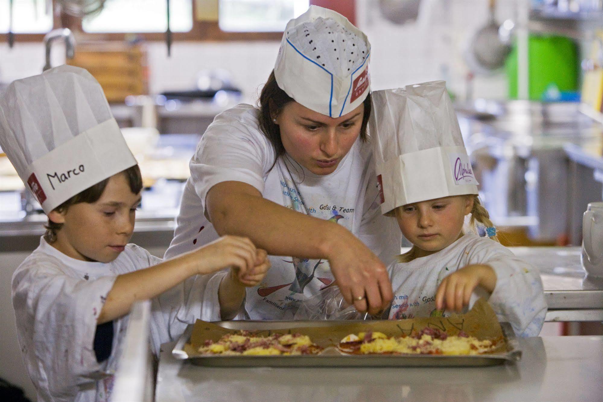 סאס פה Swiss Family Hotel Alphubel מראה חיצוני תמונה