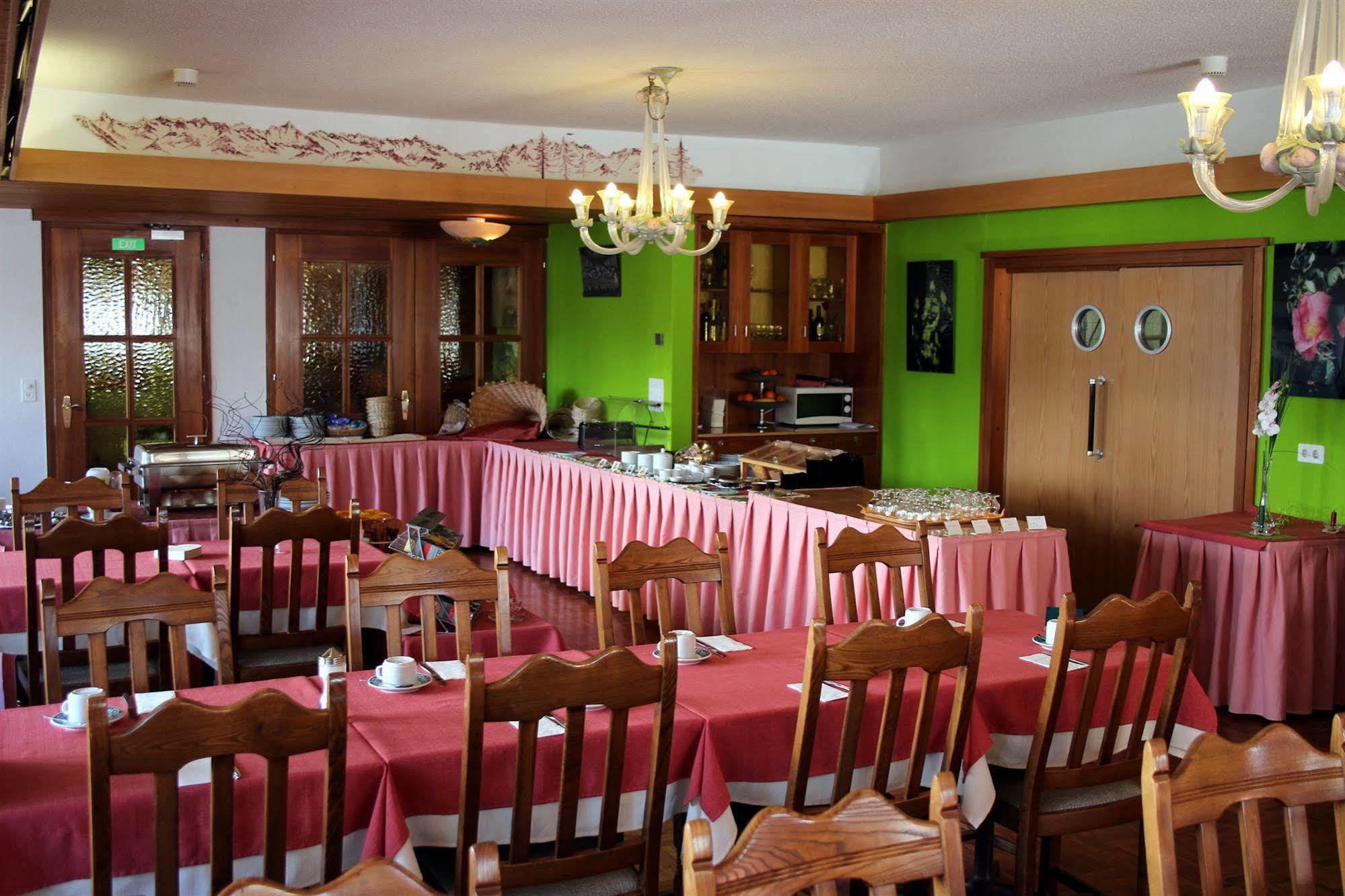 סאס פה Swiss Family Hotel Alphubel מראה חיצוני תמונה
