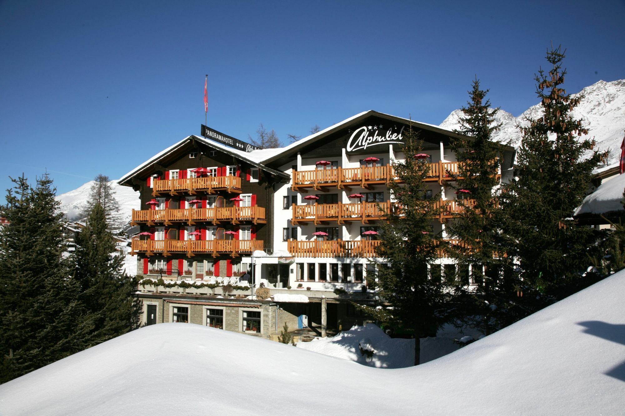 סאס פה Swiss Family Hotel Alphubel מראה חיצוני תמונה